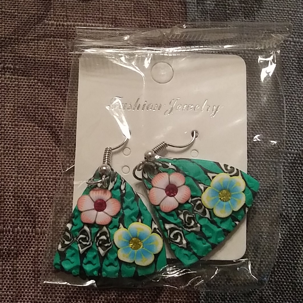 Brand new dangle earrings